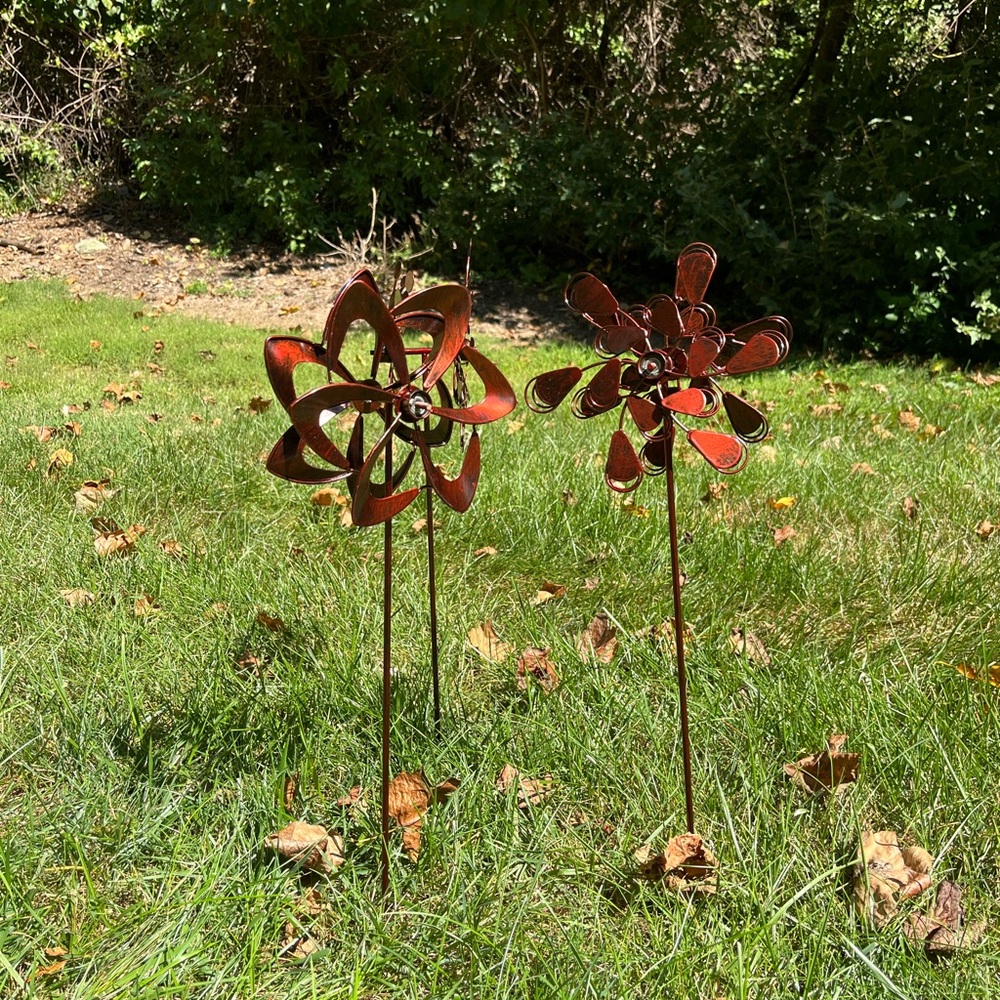 NWOT! Plow & Hearth Garden Wind Spinners